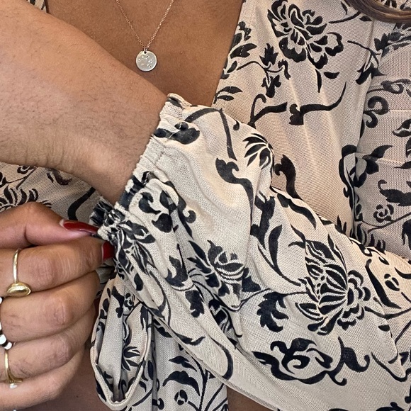 ❌SOLD❌ - 💫 Floral / Paisley Patterned Long Sleeve Crop Top 💫 - Picture 10 of 10